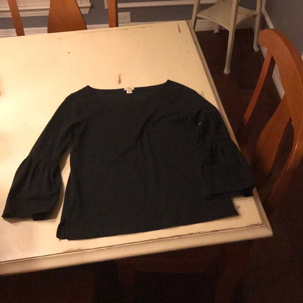 Women’s black shirt